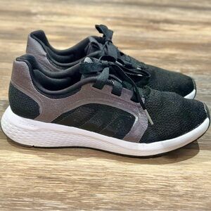 NWOB ADIDAS UBOUNCE DNA SHOES - SIZE 6.5